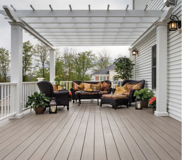 Deck With Pergola