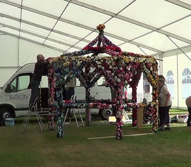 Knitted Flower Pergola 4