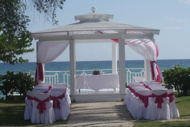 Gazebo Decorating 7