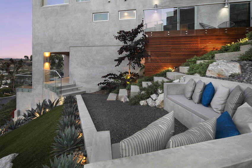 Outdoor Patio Living Spaces (13)