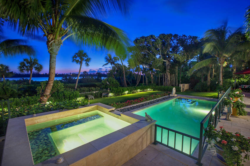 Outdoor Patio Living Spaces (49)